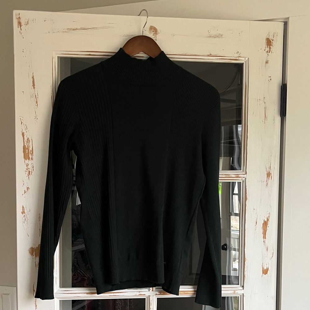 Elegant dark green women’s  Sweater